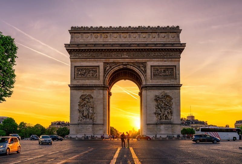 arc-de-triomphe-etoile-paris-nocturne